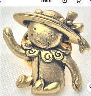 Vintage Gold Tone Small Bear Hat Waving Pin J5378